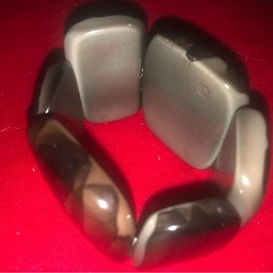 Lucite Stretch Bracelet, black & grey marbled. Pre-owned